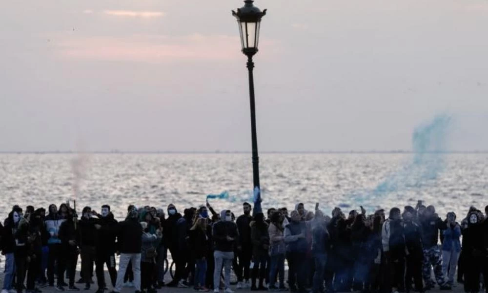 Θεσσαλονίκη: Συνωστισμός ξανά στο ίδιο καφέ – μπαρ στην παραλία
